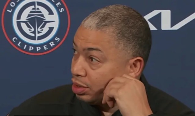 博鱼官网-卢谈防守：就是通过压迫性防守、全场紧逼不让对手得分