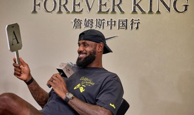 博鱼平台-詹姆斯晒成都行活动图集：成都在我心中永远有特别的位置，国王爱你