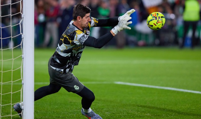 库尔图瓦取得西甲第150场零封，共出战332场比赛+零封场次超45%